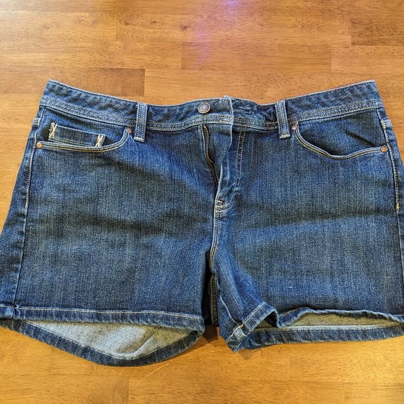 Old Navy Women's Jean Shorts US Size 14 - Picture 1 of 4